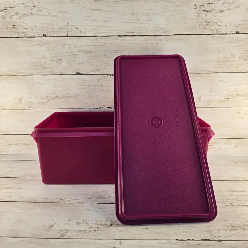VTG Tupperware Jumbo Bread Keeper‎ USA Food Storage Container Rectangle Purple